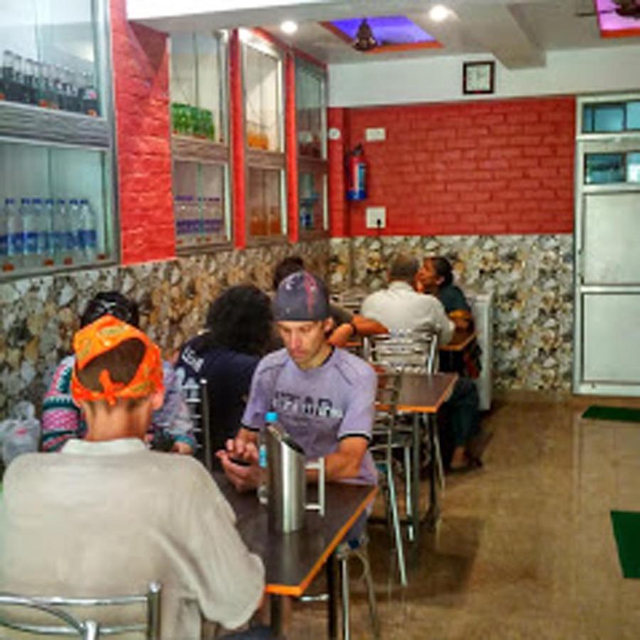 Hotel Aakash Ganga Varanasi Bagian luar foto