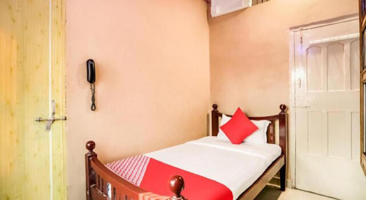 Hotel Aakash Ganga Varanasi Bagian luar foto