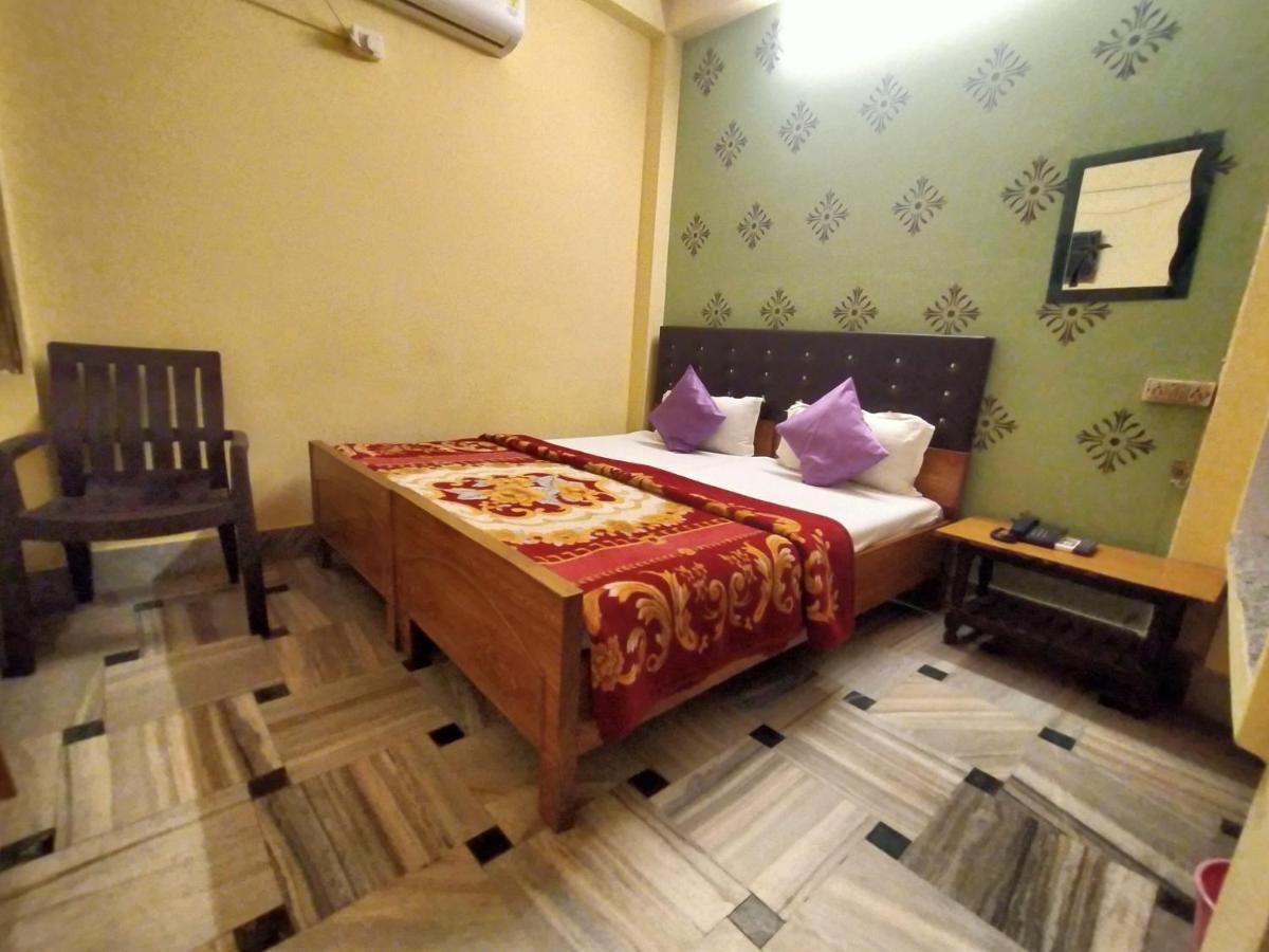 Hotel Aakash Ganga Varanasi Bagian luar foto