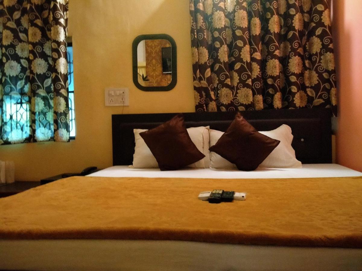 Hotel Aakash Ganga Varanasi Bagian luar foto