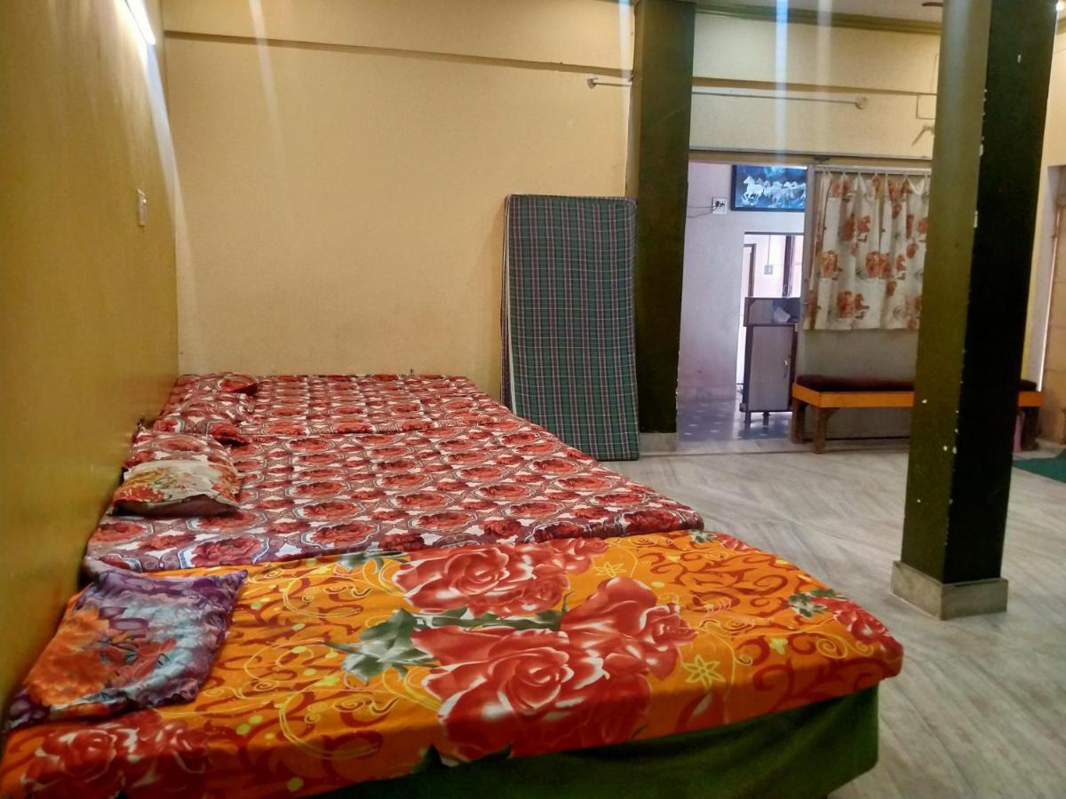 Hotel Aakash Ganga Varanasi Bagian luar foto