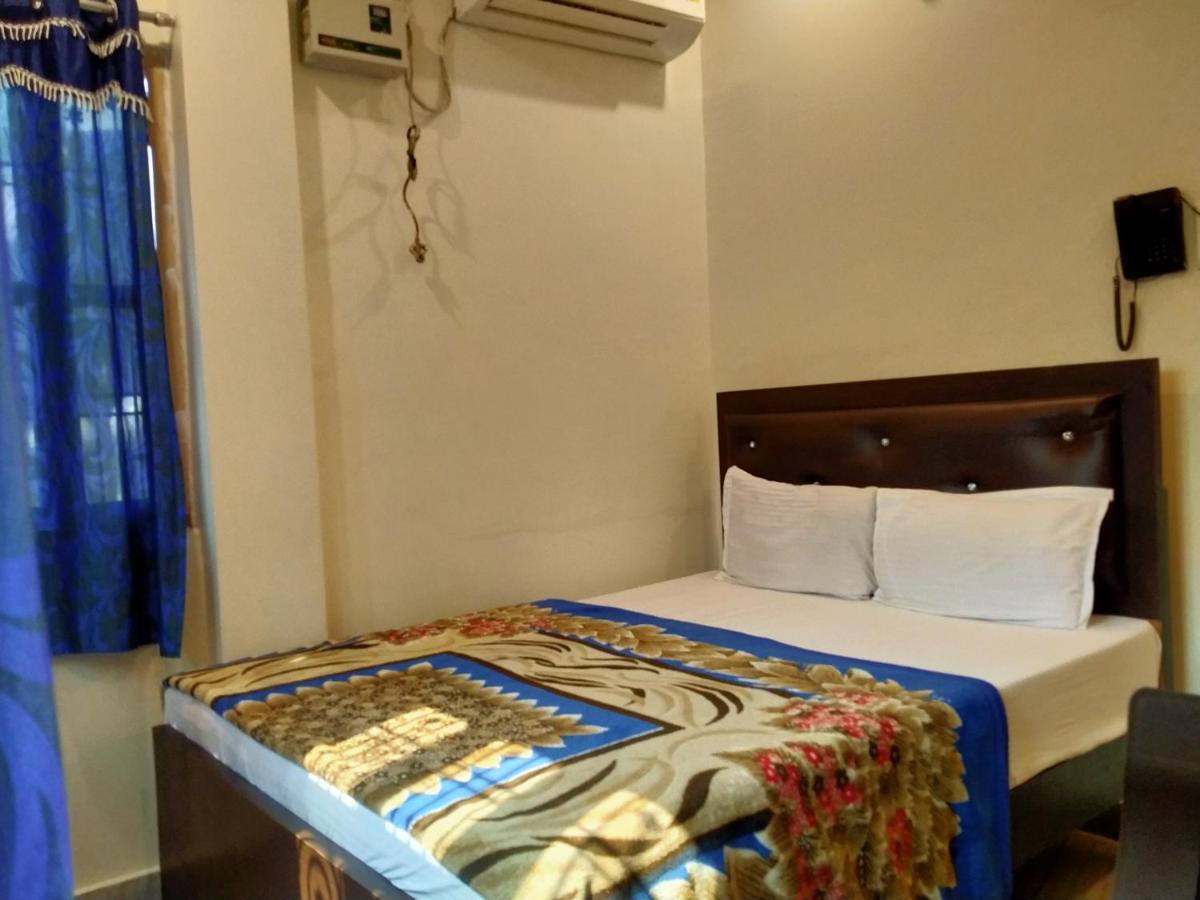 Hotel Aakash Ganga Varanasi Bagian luar foto
