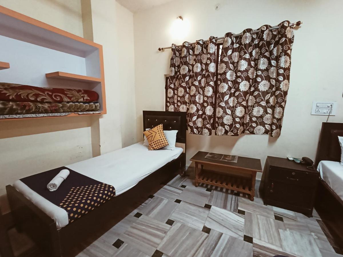 Hotel Aakash Ganga Varanasi Bagian luar foto