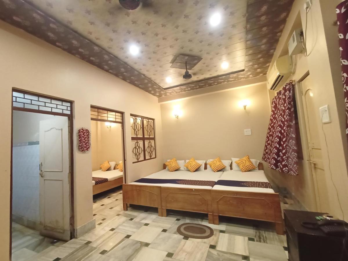 Hotel Aakash Ganga Varanasi Bagian luar foto