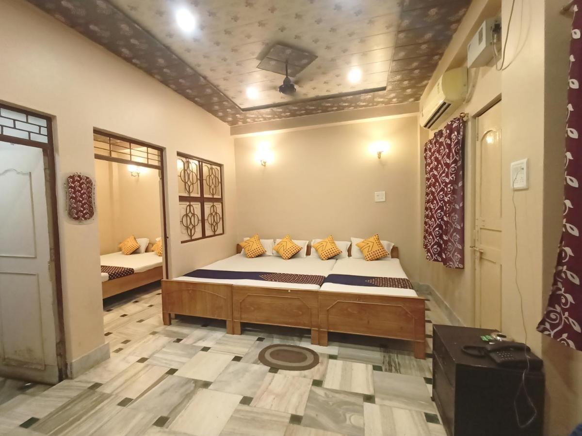 Hotel Aakash Ganga Varanasi Bagian luar foto